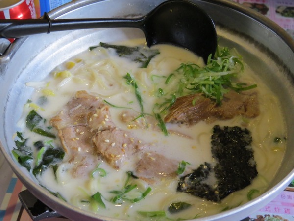 博多拉麵(板橋府中店)：不可錯過好吃的博多拉麵/板橋府中店