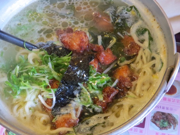 博多拉麵(板橋府中店)：不可錯過好吃的博多拉麵/板橋府中店