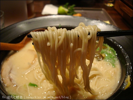 樂麵屋(永康公園)：［永康商圈］樂麵屋．永康公園店｜炸雞比拉麵更吸引我