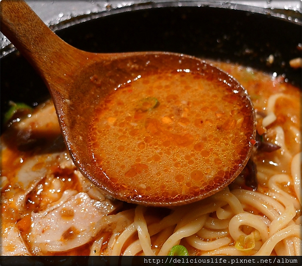 叉燒辣辣豚骨拉麵湯頭