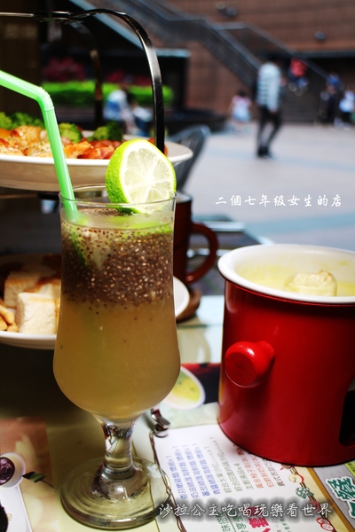 上癮異國小廚:拉出100公分的起司『上癮異國小廚』二個七年級女生的店/板橋車站/異國料理