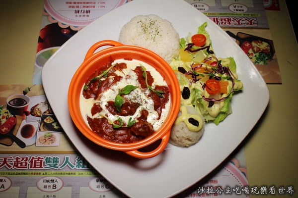 上癮異國小廚:拉出100公分的起司『上癮異國小廚』二個七年級女生的店/板橋車站/異國料理