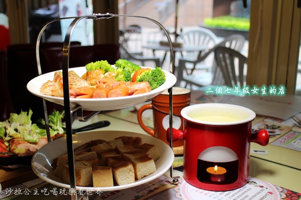 上癮異國小廚:拉出100公分的起司『上癮異國小廚』二個七年級女生的店/板橋車站/異國料理