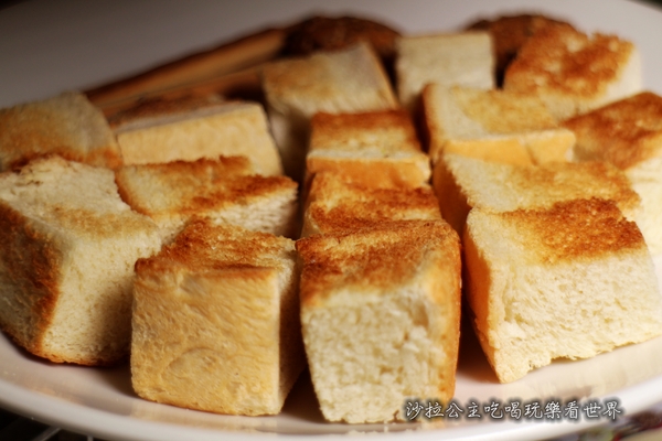 上癮異國小廚:拉出100公分的起司『上癮異國小廚』二個七年級女生的店/板橋車站/異國料理