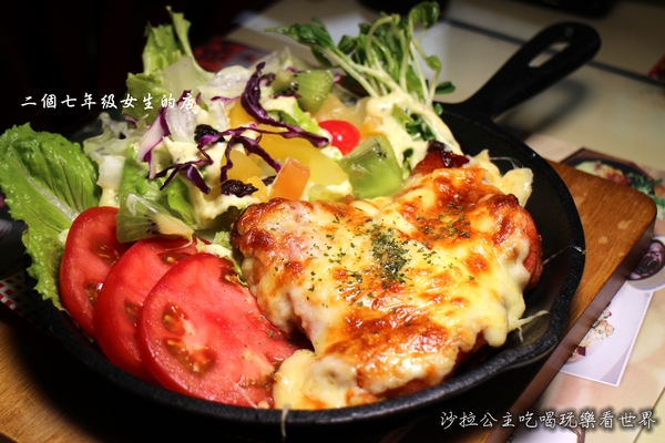 上癮異國小廚:拉出100公分的起司『上癮異國小廚』二個七年級女生的店/板橋車站/異國料理