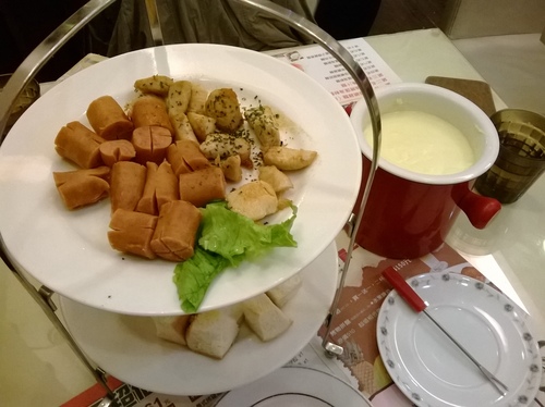 上癮異國小廚:你儂我儂的瑞士起司鍋&新北市政府marry christmas~上癮異國小廚