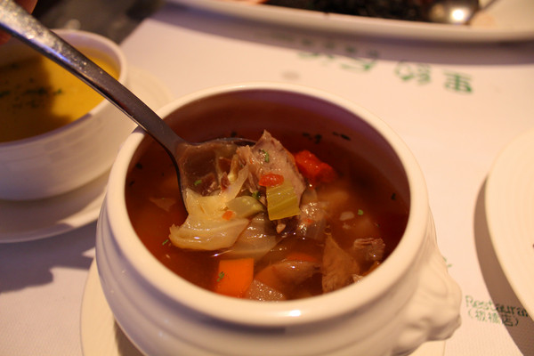 里約歐義廚房(板橋店)：[台北]不可置信! 一整隻魷魚上菜了!!!!