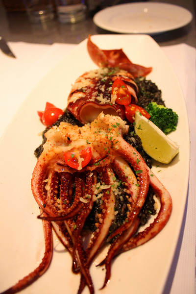 里約歐義廚房(板橋店)：[台北]不可置信! 一整隻魷魚上菜了!!!!