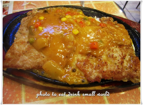 蔡家牛排:比鐵板還大的牛排吃起來真過癮