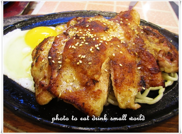 蔡家牛排:比鐵板還大的牛排吃起來真過癮