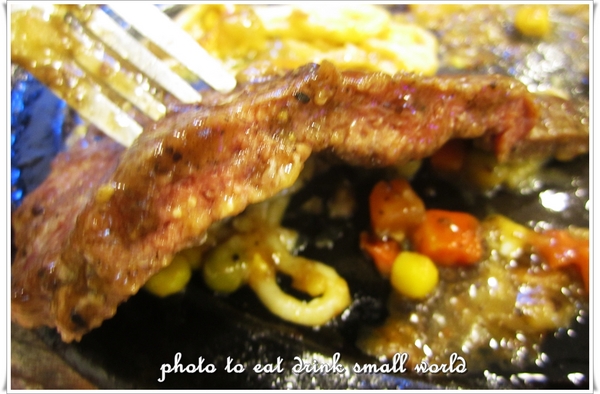 蔡家牛排:比鐵板還大的牛排吃起來真過癮