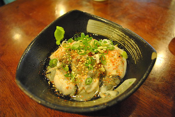 八丼餚：【汐止】八丼餚。讓人允指回味的醋生蚵