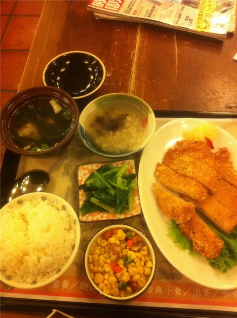 排骨飯 - 內湖區的古早傳說飲食雜誌館)