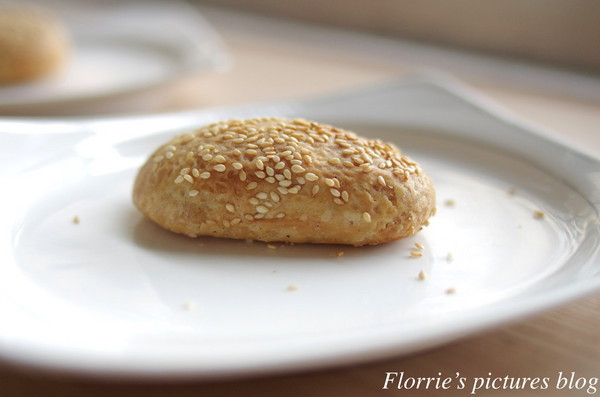 老中央燒餅店:新店區美食~老中央燒餅~皮酥餡多的燒餅!