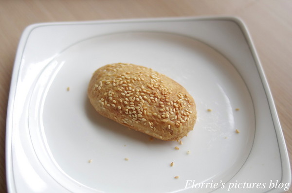 老中央燒餅店:新店區美食~老中央燒餅~皮酥餡多的燒餅!