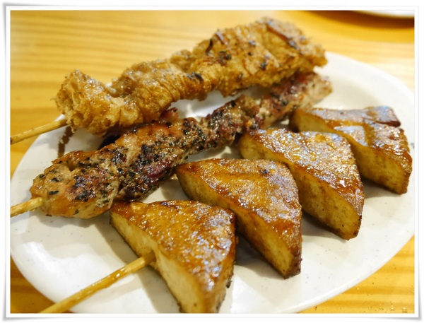 烤堂(德和店)：【永和】烤堂(得和店)－N訪！！！單點式平價炭烤串燒，宵夜好去處。激推煉乳銀絲捲、烤豆皮、墨魚香腸、臭豆腐