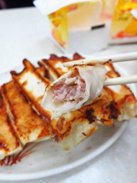 【永和】佳佳香鍋貼-內餡飽滿的鍋貼