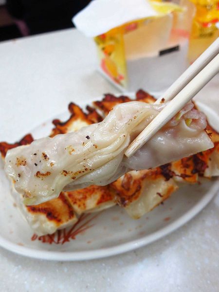【永和】佳佳香鍋貼-內餡飽滿的鍋貼