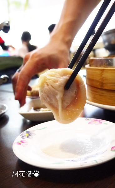 普園北平餡餅粥店：【永安市場│中式】湯汁一直流！爆炸湯汁小龍包，CP值高的酸菜白肉火鍋大推薦『普園北平餡餅粥』