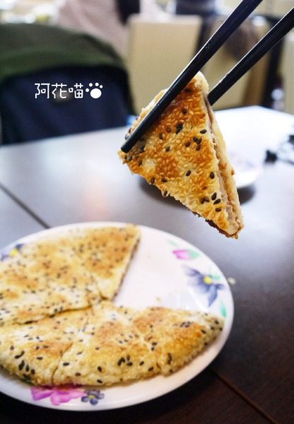 普園北平餡餅粥店：【永安市場│中式】湯汁一直流！爆炸湯汁小龍包，CP值高的酸菜白肉火鍋大推薦『普園北平餡餅粥』