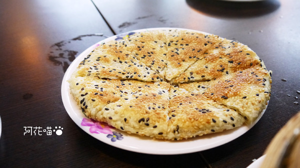 普園北平餡餅粥店：【永安市場│中式】湯汁一直流！爆炸湯汁小龍包，CP值高的酸菜白肉火鍋大推薦『普園北平餡餅粥』