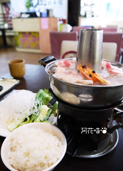 普園北平餡餅粥店：【永安市場│中式】湯汁一直流！爆炸湯汁小龍包，CP值高的酸菜白肉火鍋大推薦『普園北平餡餅粥』