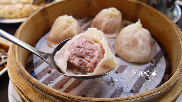 普園北平餡餅粥店：【永安市場│中式】湯汁一直流！爆炸湯汁小龍包，CP值高的酸菜白肉火鍋大推薦『普園北平餡餅粥』