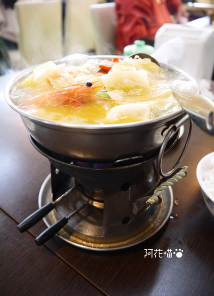 普園北平餡餅粥店：【永安市場│中式】湯汁一直流！爆炸湯汁小龍包，CP值高的酸菜白肉火鍋大推薦『普園北平餡餅粥』