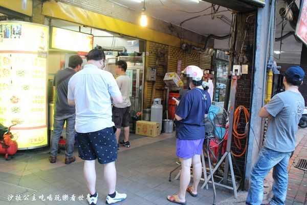 雲林福記烤鴨：中和烤鴨『雲林福記烤鴨』排隊美食/烤鴨達人/捷運景安站