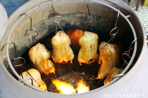 雲林福記烤鴨：中和烤鴨『雲林福記烤鴨』排隊美食/烤鴨達人/捷運景安站