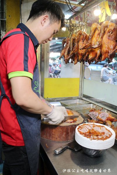 雲林福記烤鴨：中和烤鴨『雲林福記烤鴨』排隊美食/烤鴨達人/捷運景安站