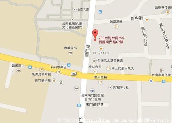 窄門咖啡：【美食特搜。台南中西區】窄門咖啡。寬度38公分的窄門巷子 懷舊復古的老屋風貌