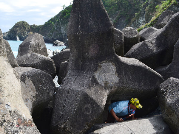 蘇澳粉鳥林14-秘境需穿過消波塊洞