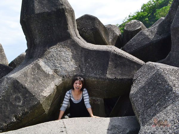 蘇澳粉鳥林15-消波塊洞留影