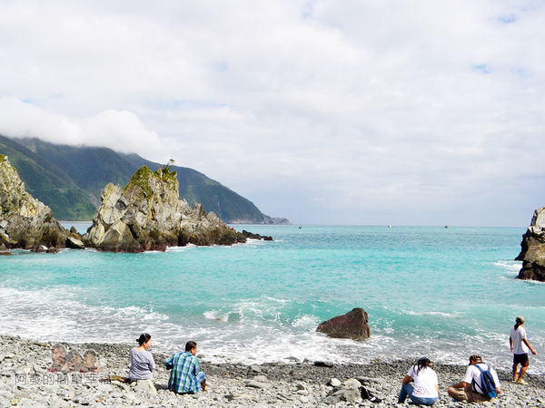 蘇澳粉鳥林22-海灘上觀景的人們