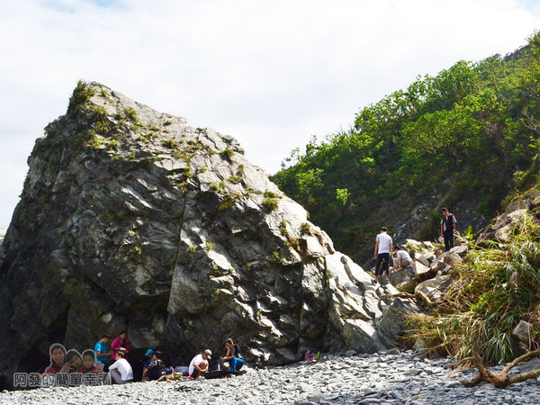 蘇澳粉鳥林23-一旁的大岩石