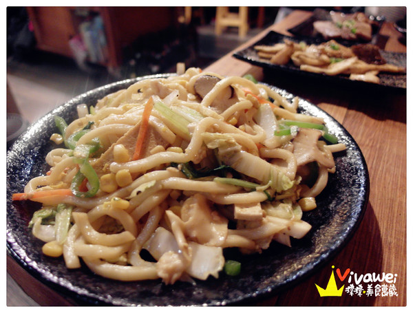 酌屋：台北內湖區｜有live演唱的燒肉串燒日式居酒屋『酌屋燒肉居酒屋』 串燒 燒烤 啤酒 喝酒 松阪豬 烤麻糬  駐唱 消夜 深夜食堂