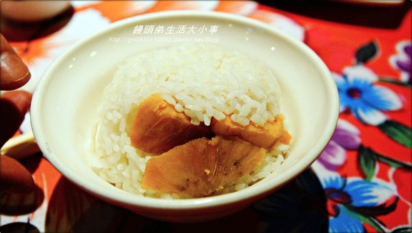 幸福宴民族文化餐館:【食記/新北市】超復古餐廳~讓你回到50年代的好滋味♪♪幸福宴民族文化餐館♪♪