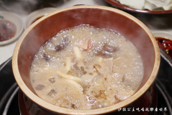 霸味薑母鴨:三重薑母鴨火鍋『霸味薑母鴨(全台總店)』吃過都說讚/消夜/可外帶