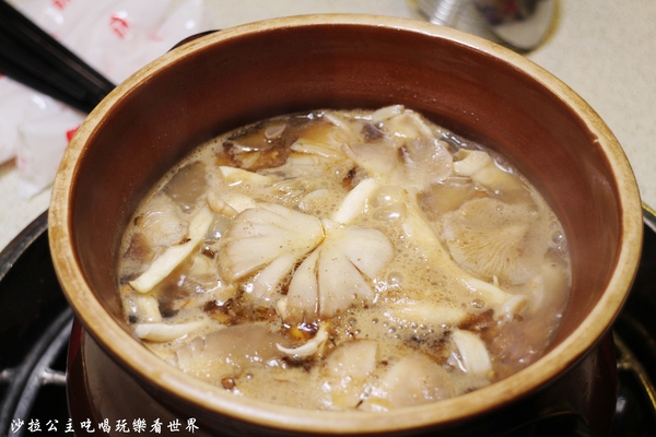 霸味薑母鴨:三重薑母鴨火鍋『霸味薑母鴨(全台總店)』吃過都說讚/消夜/可外帶