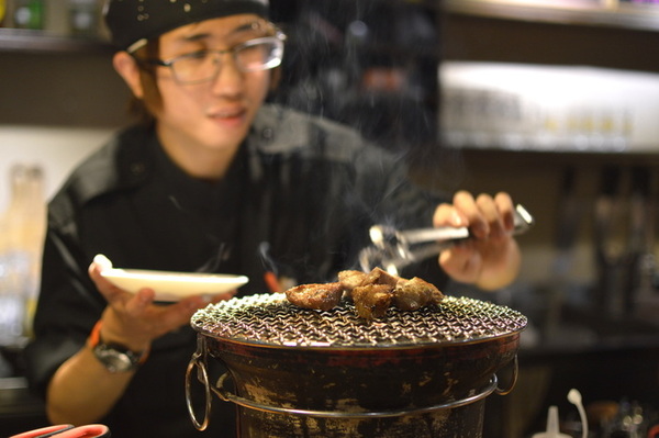 燒肉一筋: W小姐旅行畫報/ 新北|食記 燒肉一筋三重自強店 東區串場兄弟店 適合小聚的精緻單點式燒肉 食材高級新鮮 店員親切 完美的宵夜檔