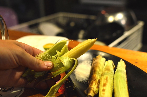 燒肉一筋: W小姐旅行畫報/ 新北|食記 燒肉一筋三重自強店 東區串場兄弟店 適合小聚的精緻單點式燒肉 食材高級新鮮 店員親切 完美的宵夜檔