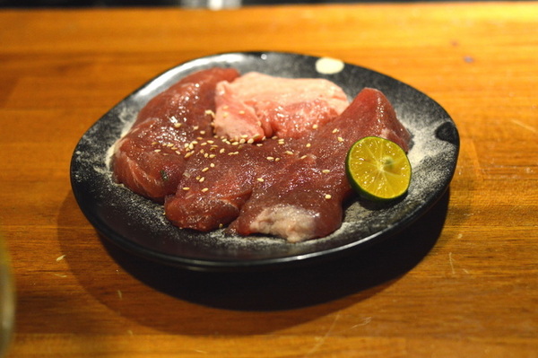 燒肉一筋: W小姐旅行畫報/ 新北|食記 燒肉一筋三重自強店 東區串場兄弟店 適合小聚的精緻單點式燒肉 食材高級新鮮 店員親切 完美的宵夜檔