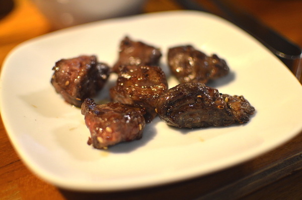 燒肉一筋: W小姐旅行畫報/ 新北|食記 燒肉一筋三重自強店 東區串場兄弟店 適合小聚的精緻單點式燒肉 食材高級新鮮 店員親切 完美的宵夜檔