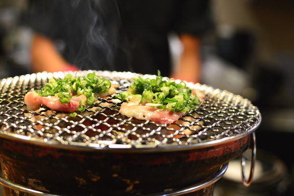 燒肉一筋: W小姐旅行畫報/ 新北|食記 燒肉一筋三重自強店 東區串場兄弟店 適合小聚的精緻單點式燒肉 食材高級新鮮 店員親切 完美的宵夜檔
