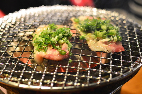 燒肉一筋: W小姐旅行畫報/ 新北|食記 燒肉一筋三重自強店 東區串場兄弟店 適合小聚的精緻單點式燒肉 食材高級新鮮 店員親切 完美的宵夜檔