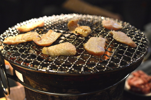 燒肉一筋: W小姐旅行畫報/ 新北|食記 燒肉一筋三重自強店 東區串場兄弟店 適合小聚的精緻單點式燒肉 食材高級新鮮 店員親切 完美的宵夜檔