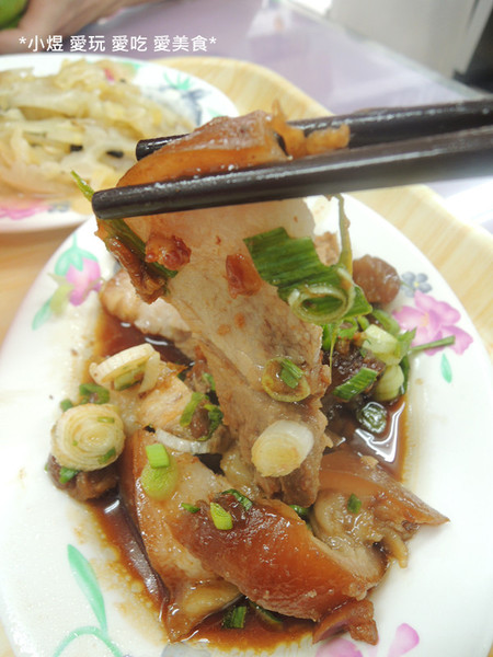 五燈獎豬腳：五燈獎豬腳(三重店)---皮Q肉嫩，用豬腳皮做的滷肉飯你吃過嗎？？？