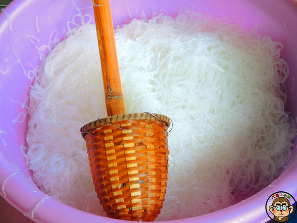 阿田油飯:呷飽祙【新北三重・阿田油飯】早餐吃50年老店的飄香油飯