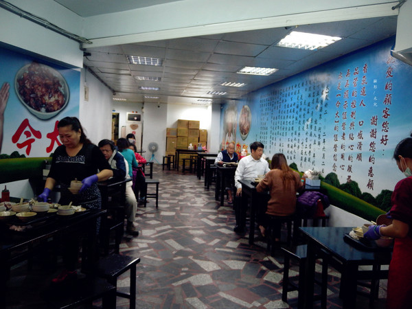 今大魯肉飯:【新北市三重區。小吃】今大魯肉飯 三重在地人的好滋味 魯肉飯好好吃! 價錢親民 愛吃滷肉飯者不可錯過